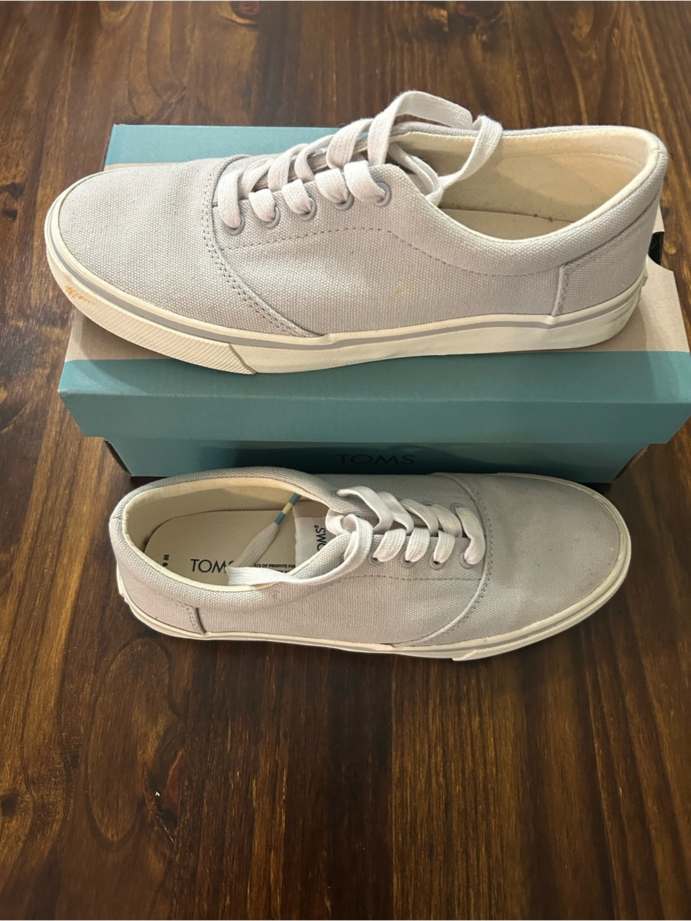 TOMS Low-Top Canvas Sneaker in Gray